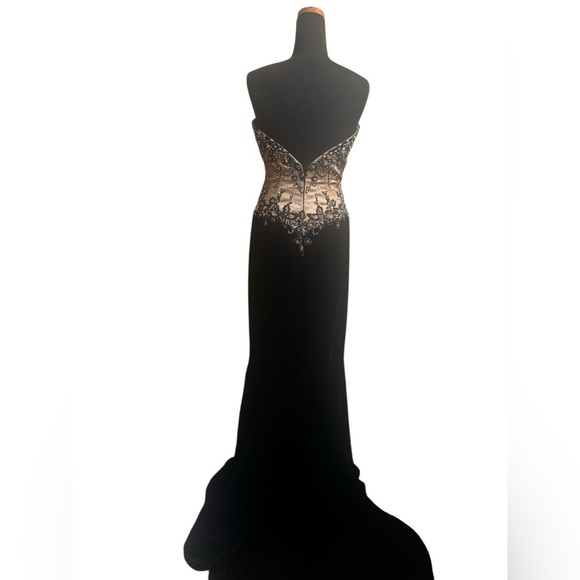 THE CROWN COLLECTION evening gown black sequined gold size 4 formal EUC Pageant - Picture 6 of 17